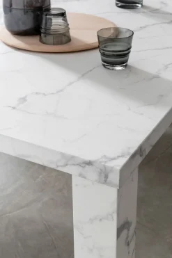 Table de repas CIPUTAT